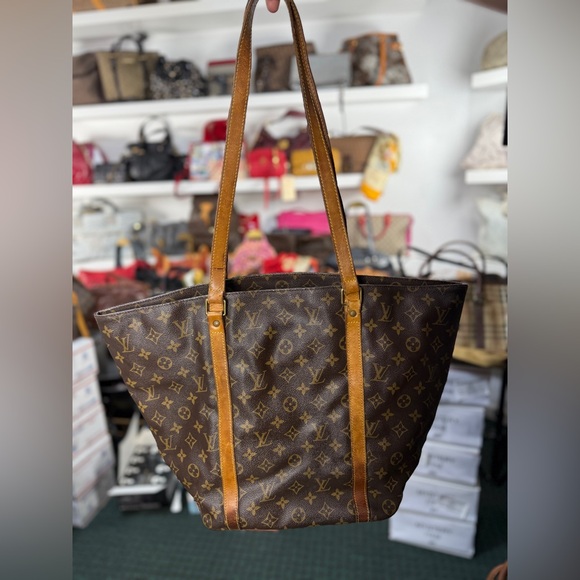 LV MONOGRAM TOTE - Picture 1 of 2